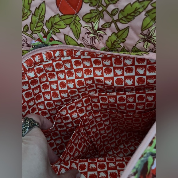 NWOT Vera Bradley Tomato Vines Bancroft Backpack - Picture 9 of 10